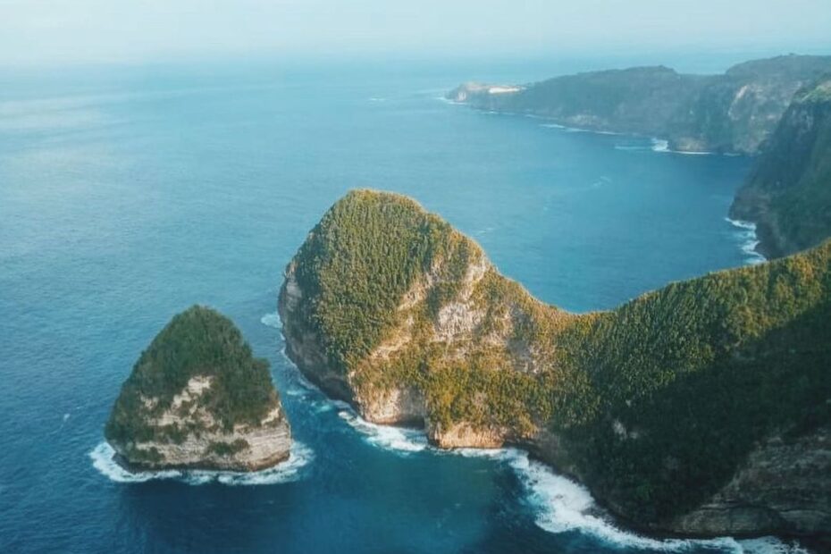 paluang cliff nusa penida.